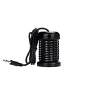 Dispositivo eletrônico cilíndrico preto com um cabo e um plugue de áudio.