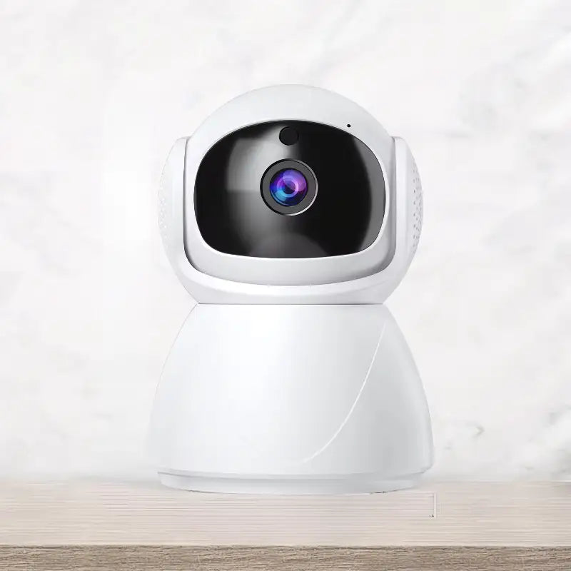 Câmera de segurança branca e arredondada com uma lente escura proeminente.