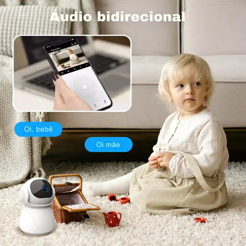 Criança pequena sentada em um tapete, usando um vestido branco.