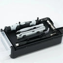 Cigarro eletrônico ou dispositivo de vaporização desmontado com componentes exibidos em um estojo.