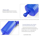 Botijão de gás de plástico azul com laterais com nervuras e um bocal.