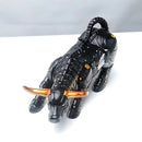 Mão robótica ou protética com segmentos pretos articulados e detalhes em laranja brilhante.