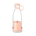Garrafa de água de vidro com tampa rosa e compartimento para infusor.