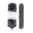 Dois tipos diferentes de escovas de limpeza com cabos longos e cerdas densas.