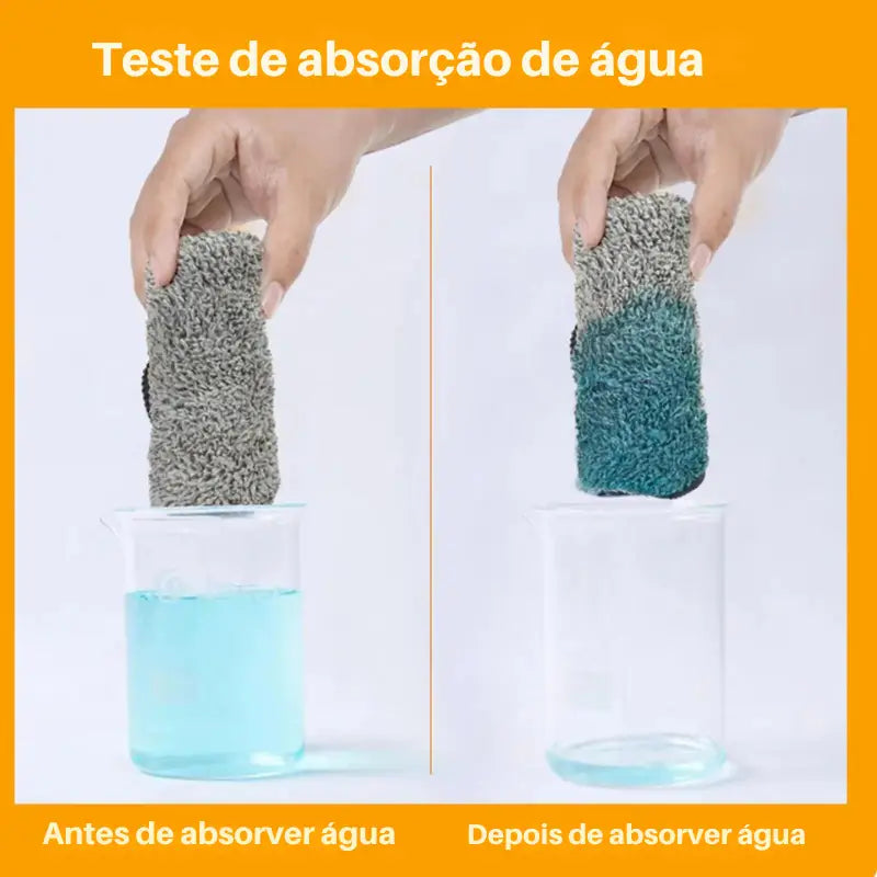 Esponja ou material absorvente que demonstra a absorção de água em uma comparação antes e depois.