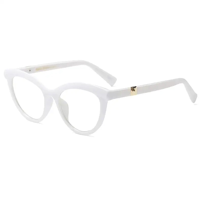 Armação de óculos cat-eye branca com um pequeno detalhe dourado na haste.