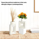 Vasos decorativos modernos com formas geométricas e designs contemporâneos.