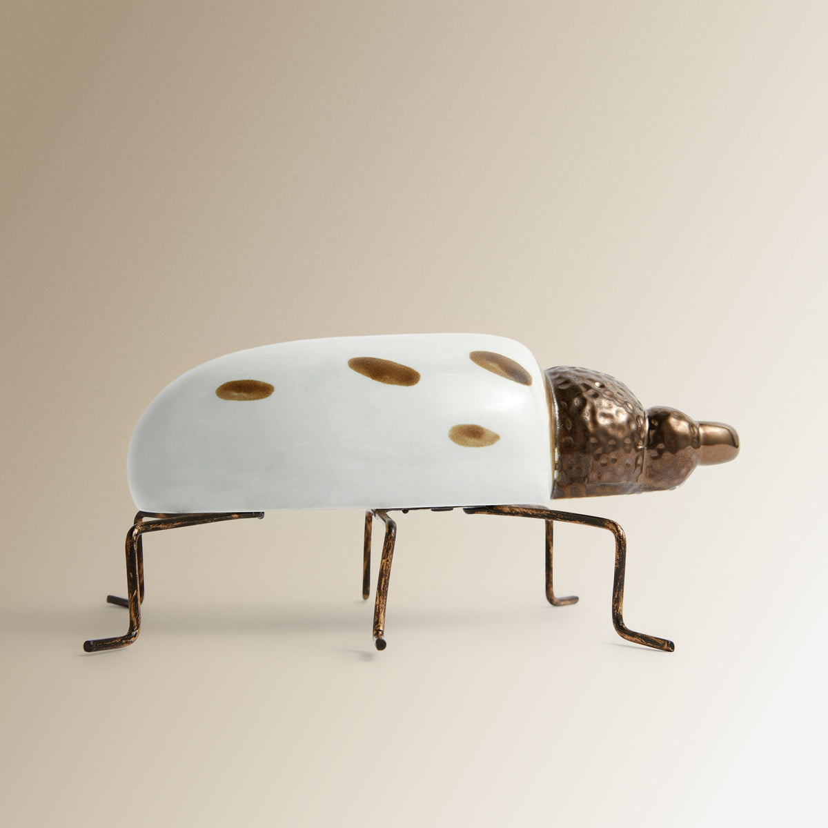Figura Decorativa Escarabajo Colección Ants Azul Claro
