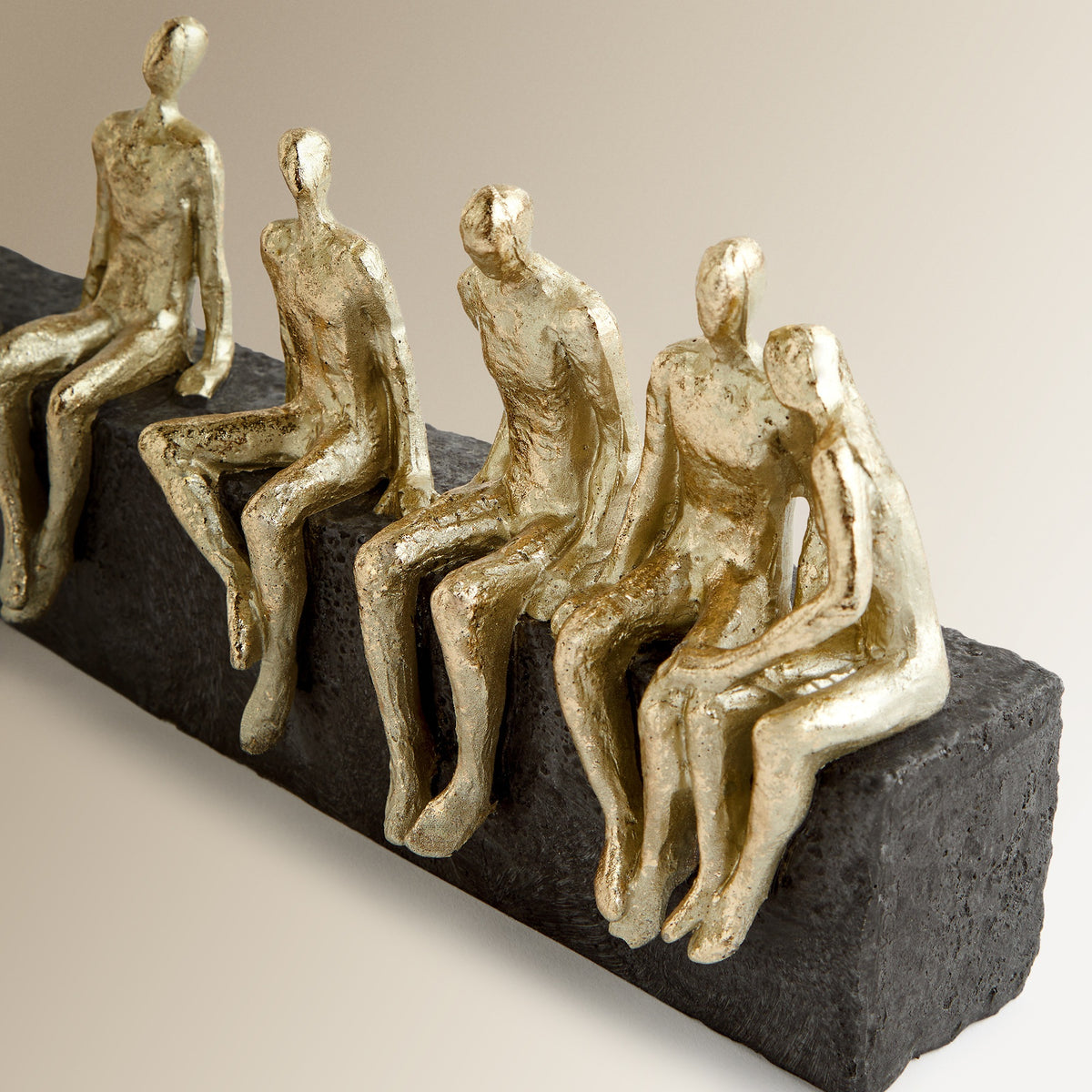 Escultura de Sobremesa Paraná – Silueta Hombre en Escalera Dorado