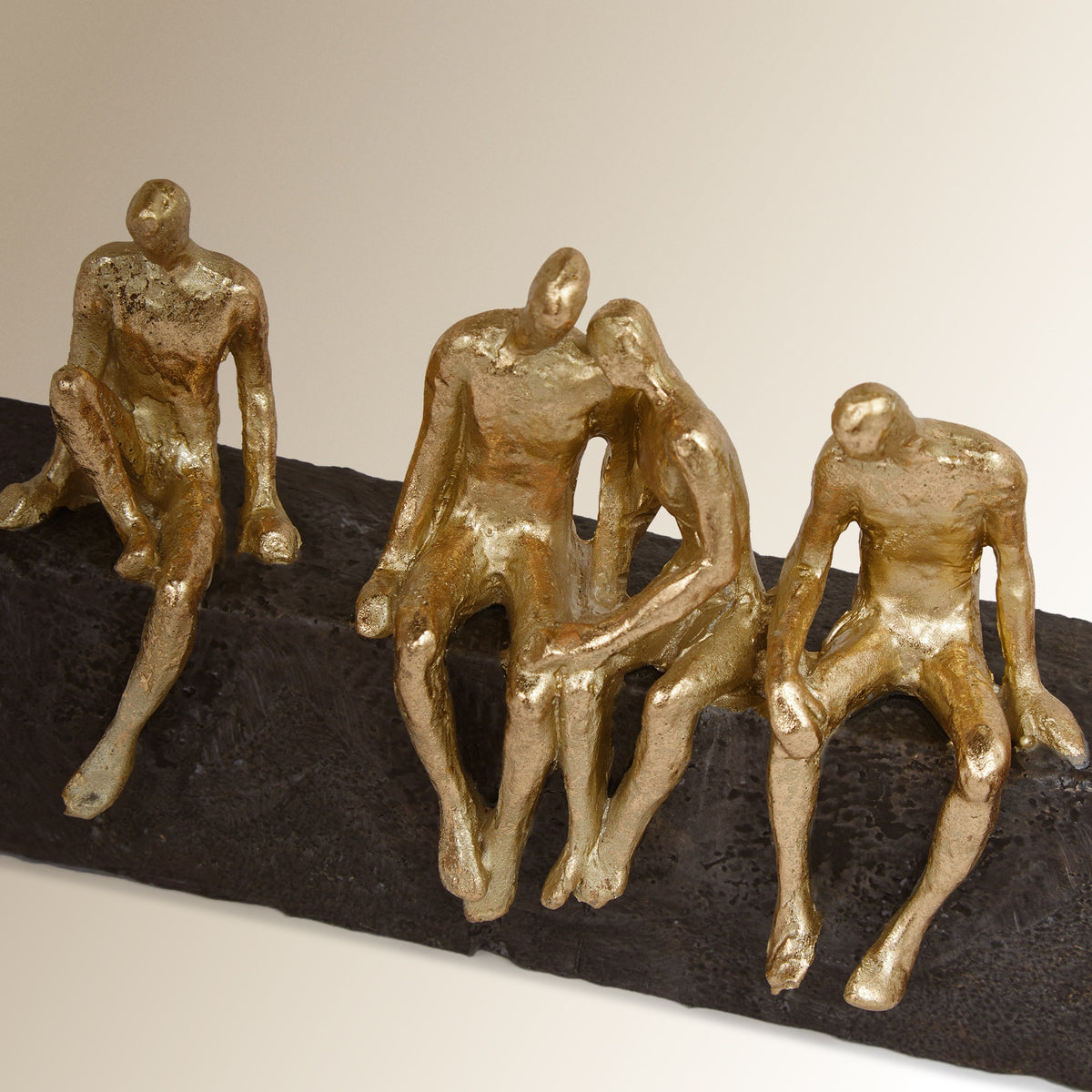 Escultura de Sobremesa Paraná – Silueta Hombre en Escalera Dorado