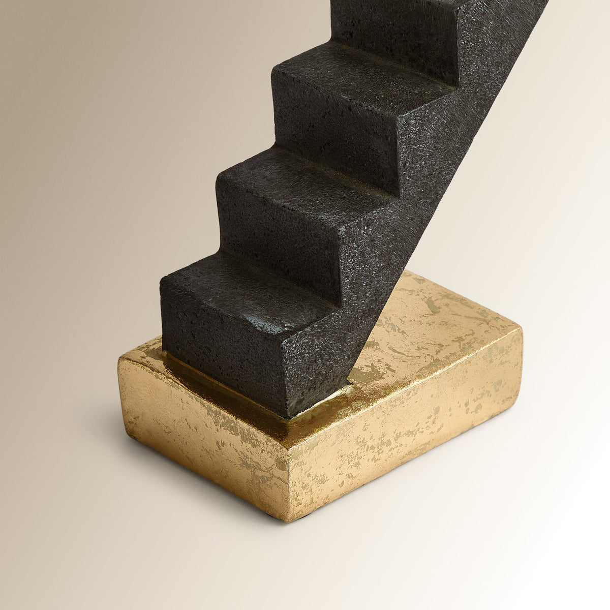 Escultura Hombre Subiendo Escalera Paraná